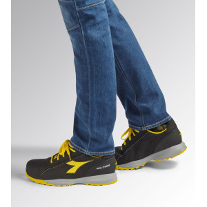 Chaussures de sécurité basses GLOVE MDS LOW S3S FO HRO SR noire/jaune 701.181135_80013 - DIADORA